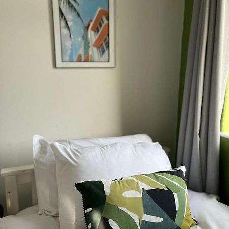 2 Bed Central Cardiff Apartment - Sleeps Five! Luaran gambar